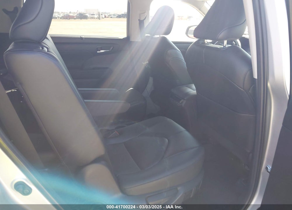 2024 TOYOTA HIGHLANDER XLE VIN: 5TDKDRBH6RS541908