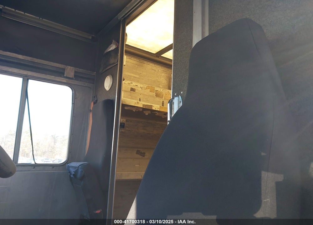 2006 FREIGHTLINER CHASSIS M LINE WALK-IN VAN VIN: 4UZAANBW86CW06598