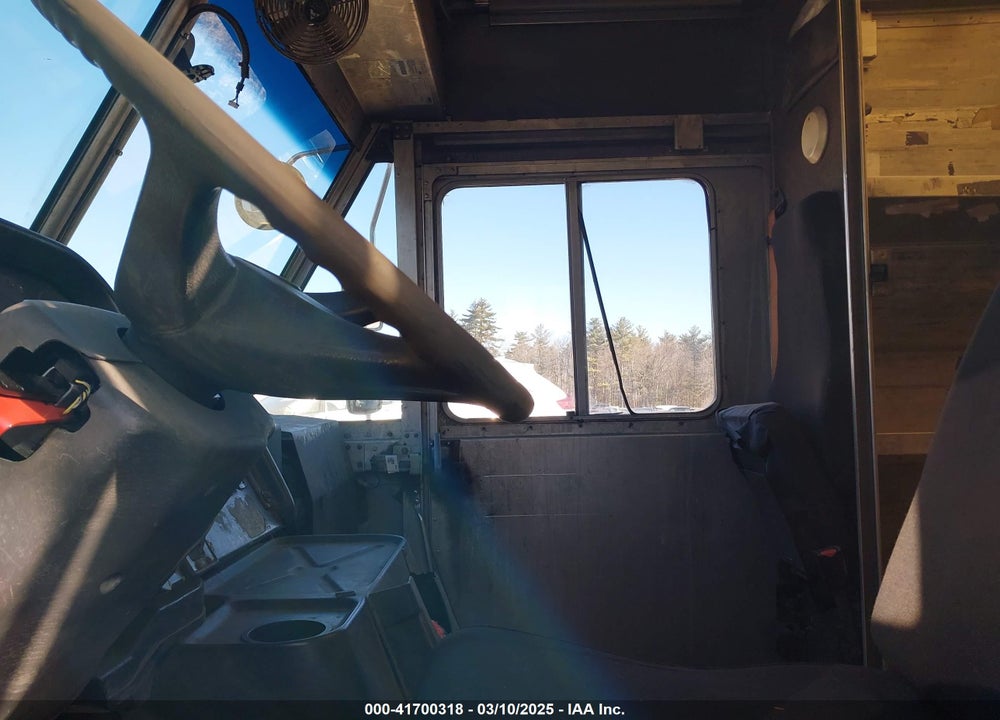 2006 FREIGHTLINER CHASSIS M LINE WALK-IN VAN VIN: 4UZAANBW86CW06598