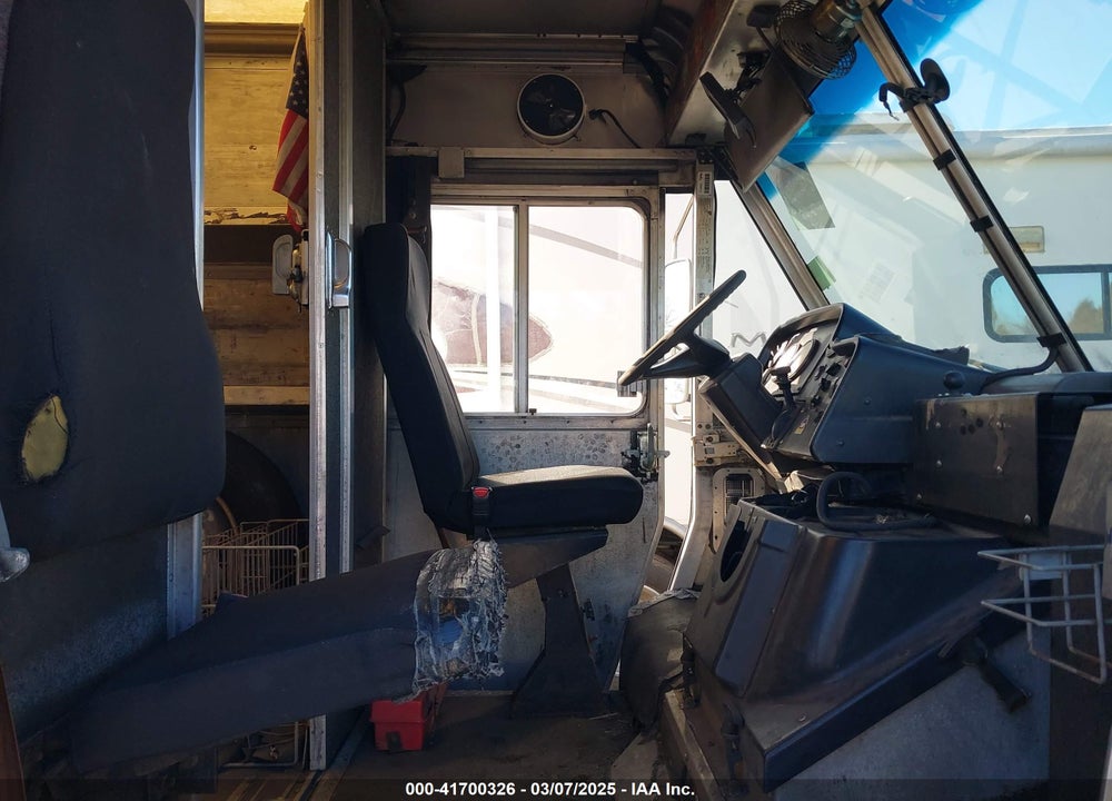 2006 FREIGHTLINER CHASSIS M LINE WALK-IN VAN VIN: 4UZAANBW16CW06586