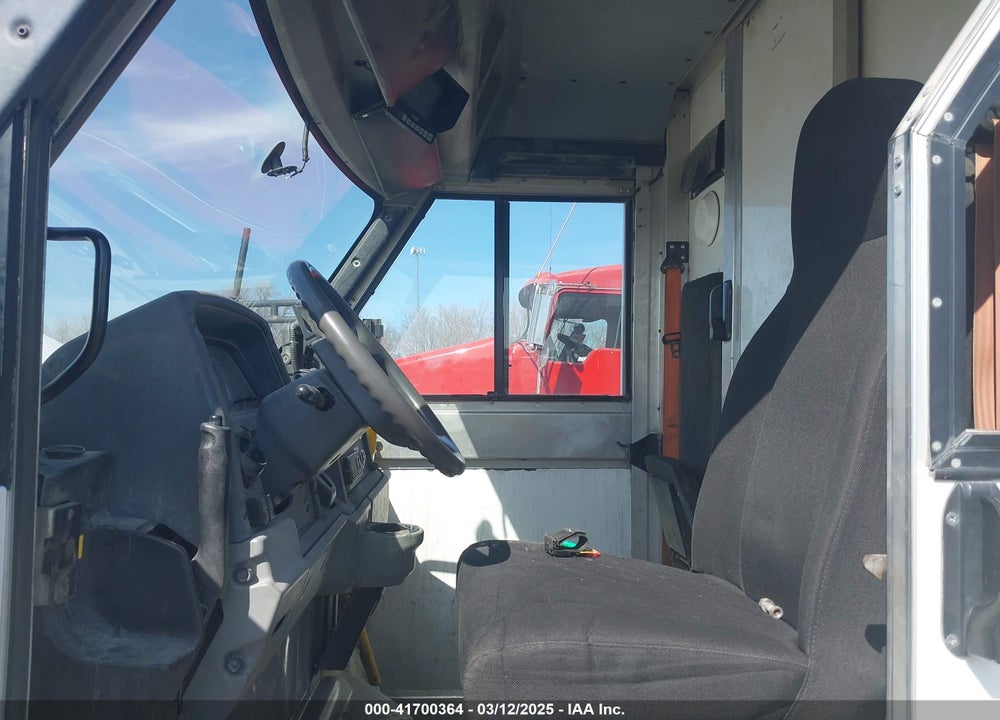 2013 ISUZU COMMERCIAL VAN VIN: JALB4T174D7W00297