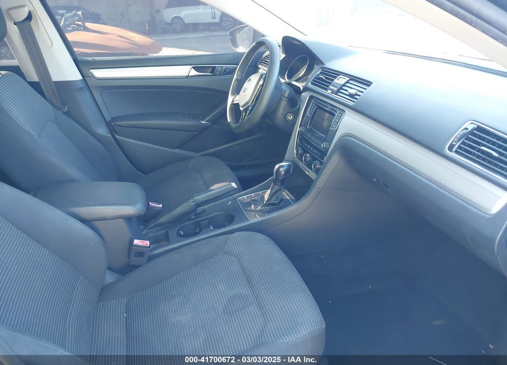 2018 VOLKSWAGEN PASSAT 2.0T R-LINE/2.0T S VIN: 1VWAA7A32JC023361