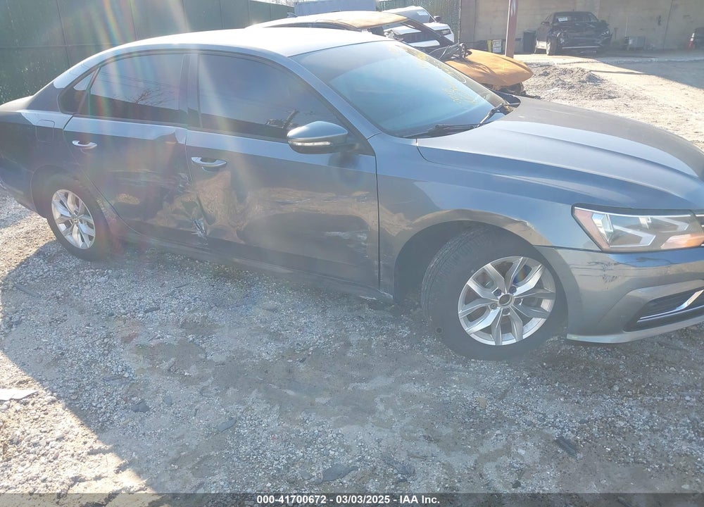 2018 VOLKSWAGEN PASSAT 2.0T R-LINE/2.0T S VIN: 1VWAA7A32JC023361