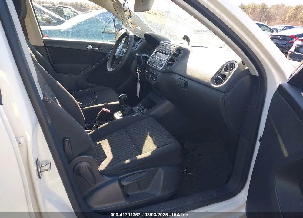 2012 VOLKSWAGEN TIGUAN VIN: WVGBV7AX8CW598785