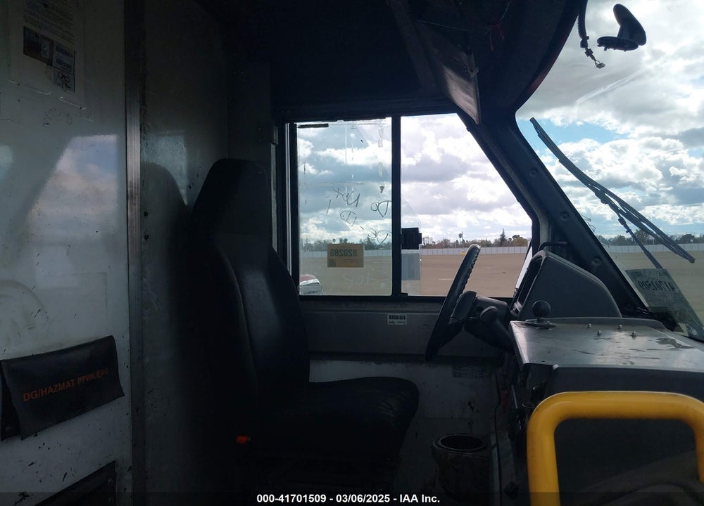 2015 ISUZU COMMERCIAL VAN VIN: JALB4T174F7W00058
