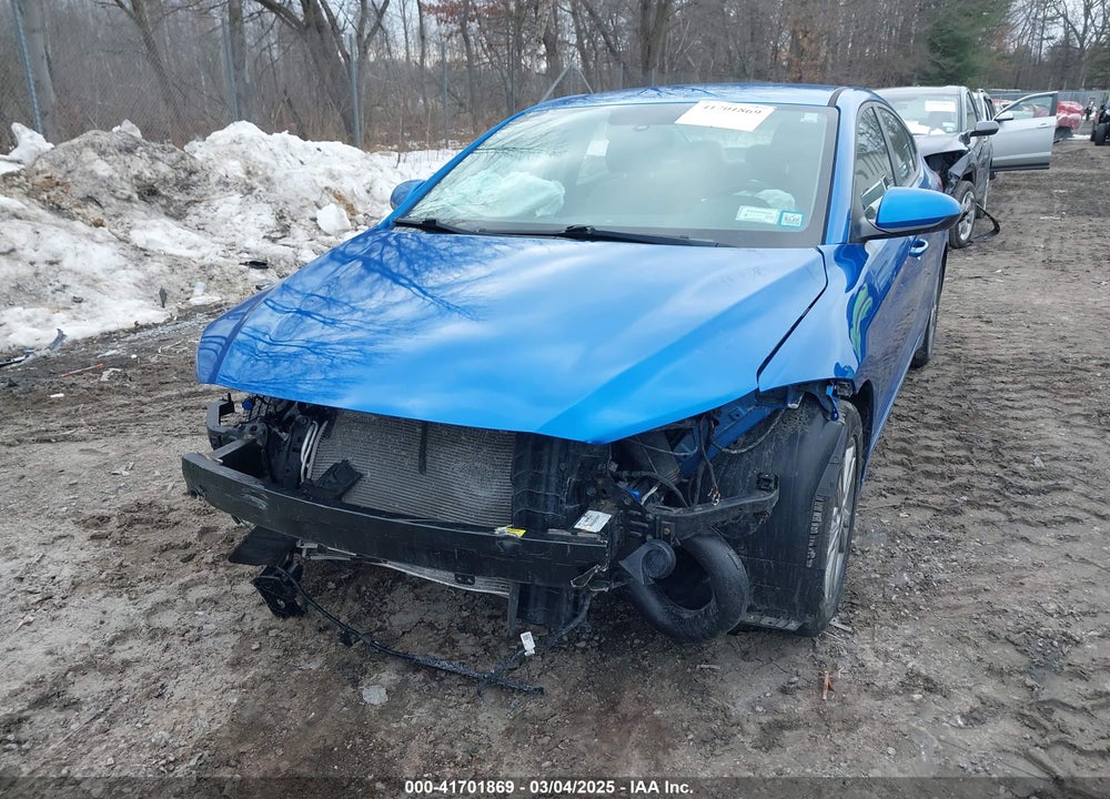 2017 HYUNDAI ELANTRA VIN: KMHD84LF3HU405917