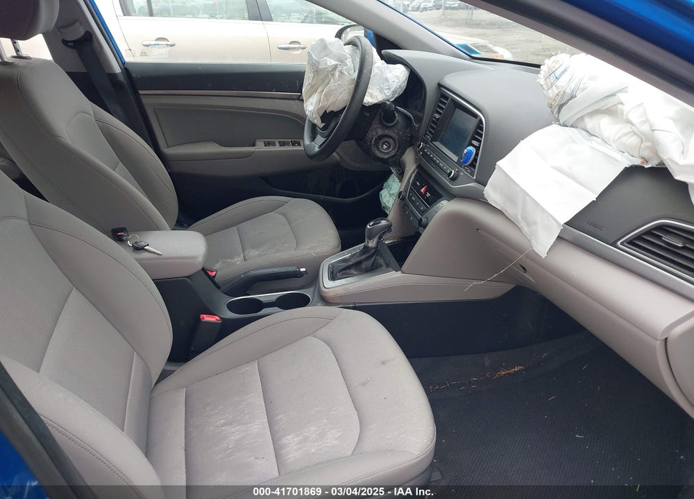 2017 HYUNDAI ELANTRA VIN: KMHD84LF3HU405917