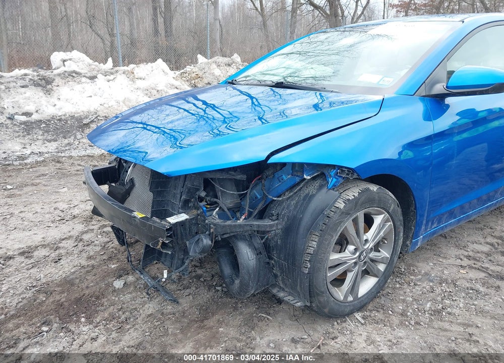 2017 HYUNDAI ELANTRA VIN: KMHD84LF3HU405917