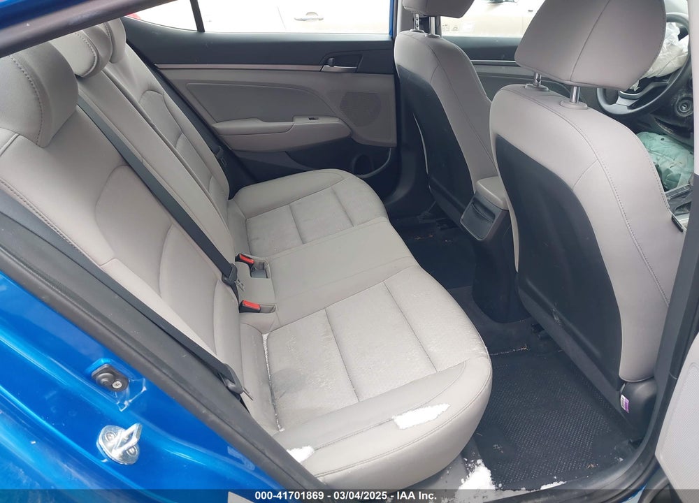 2017 HYUNDAI ELANTRA VIN: KMHD84LF3HU405917
