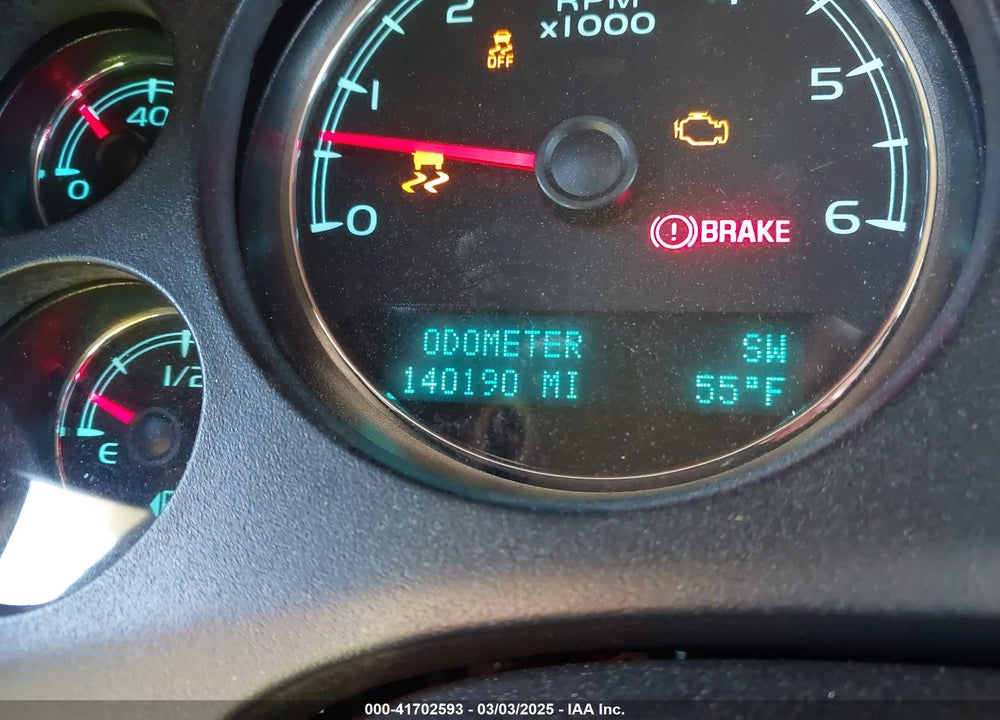2014 CHEVROLET SUBURBAN 1500 VIN: 1GNSCJE08ER240230