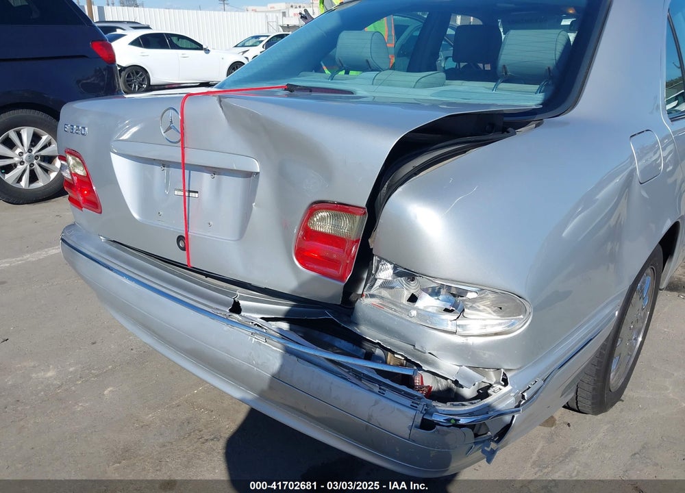 2000 MERCEDES-BENZ E 320 VIN: WDBJF65J9YB032354