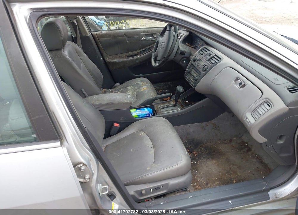 2001 HONDA ACCORD 3.0 EX VIN: 1HGCG165X1A022313