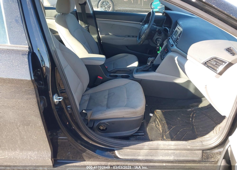 2017 HYUNDAI ELANTRA VIN: 5NPD74LF5HH171393