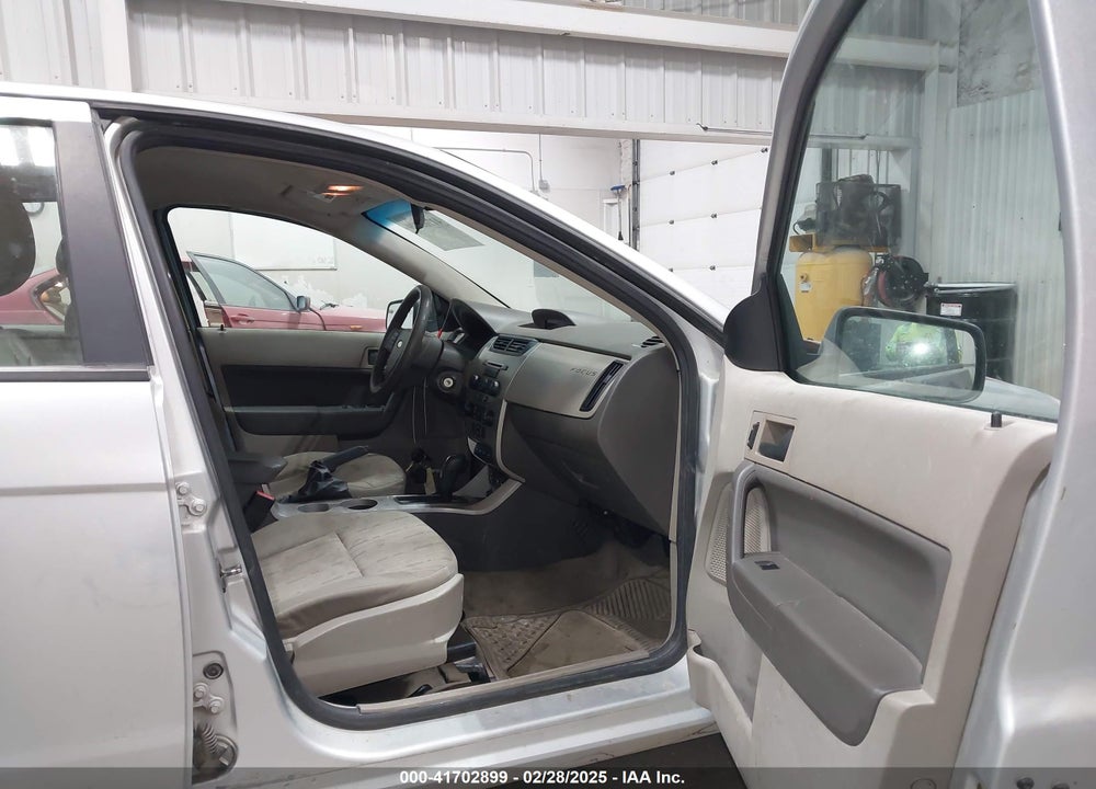 2010 FORD FOCUS SE VIN: 1FAHP3FN8AW225211