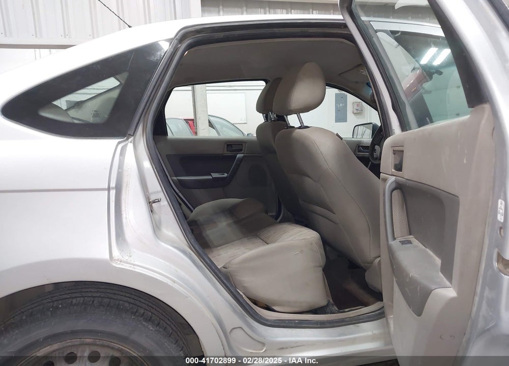 2010 FORD FOCUS SE VIN: 1FAHP3FN8AW225211