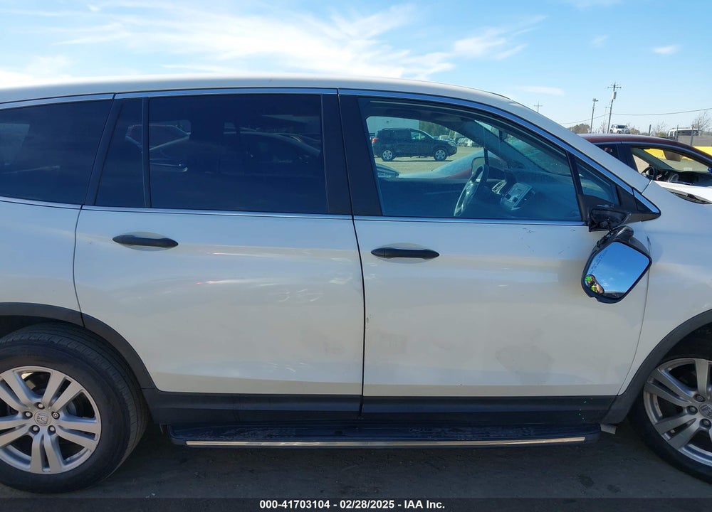 2017 HONDA PILOT LX VIN: 5FNYF6H19HB065329