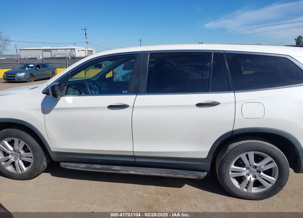 2017 HONDA PILOT LX VIN: 5FNYF6H19HB065329