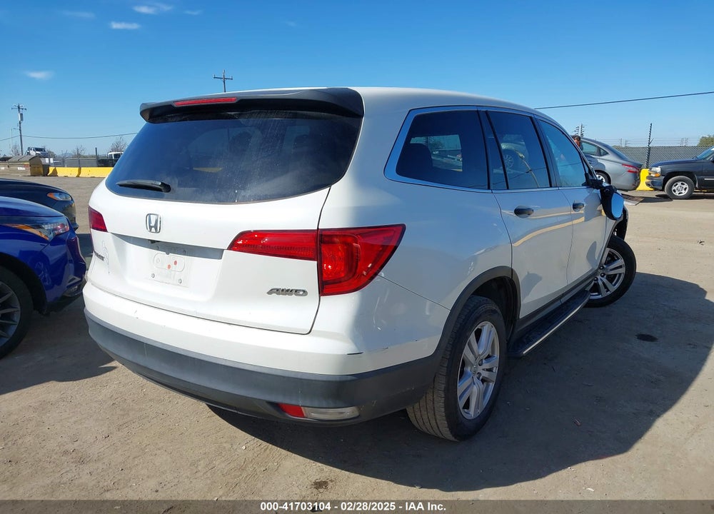 2017 HONDA PILOT LX VIN: 5FNYF6H19HB065329