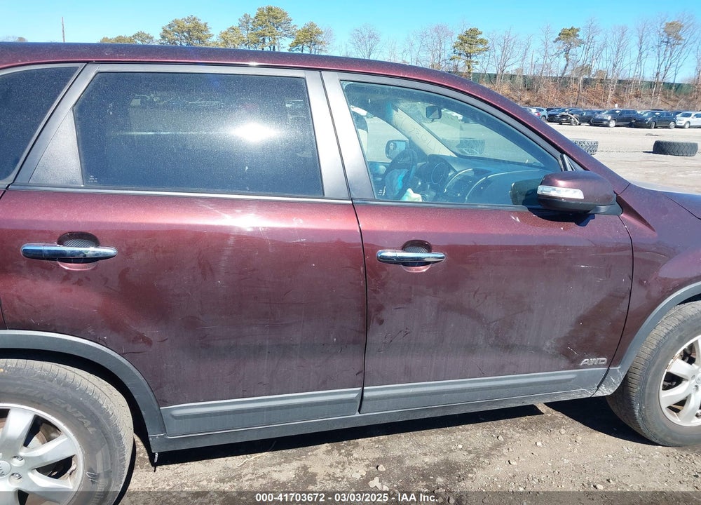 2013 KIA SORENTO LX VIN: 5XYKTCA62DG317475