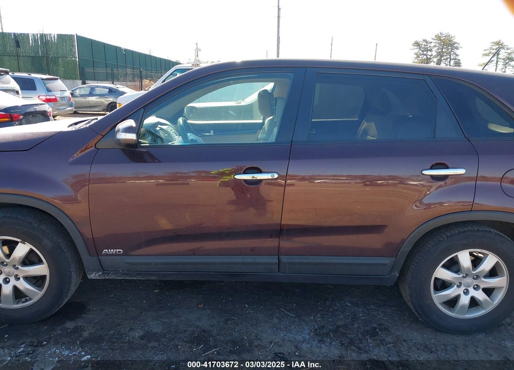 2013 KIA SORENTO LX VIN: 5XYKTCA62DG317475