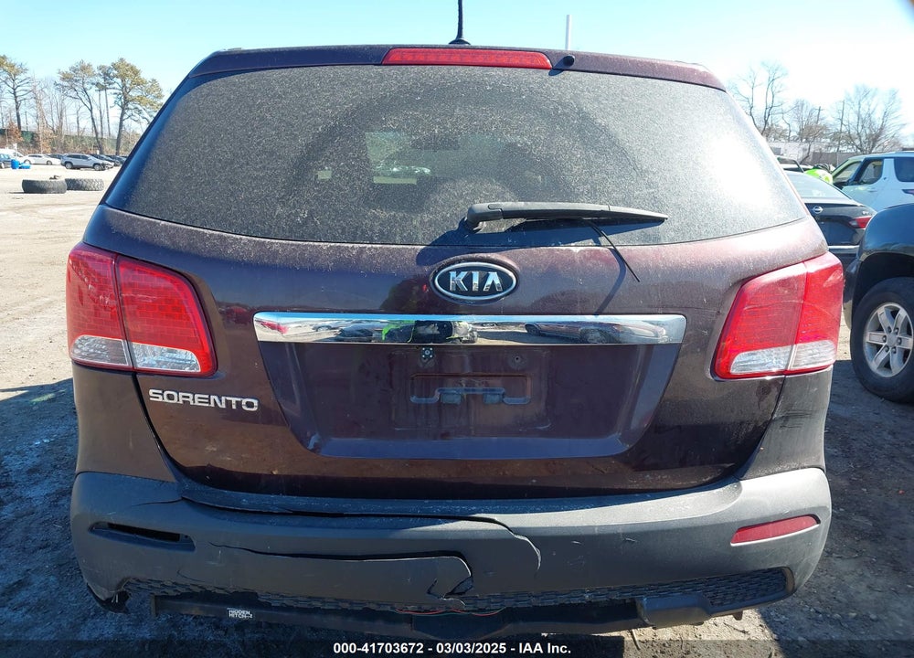 2013 KIA SORENTO LX VIN: 5XYKTCA62DG317475