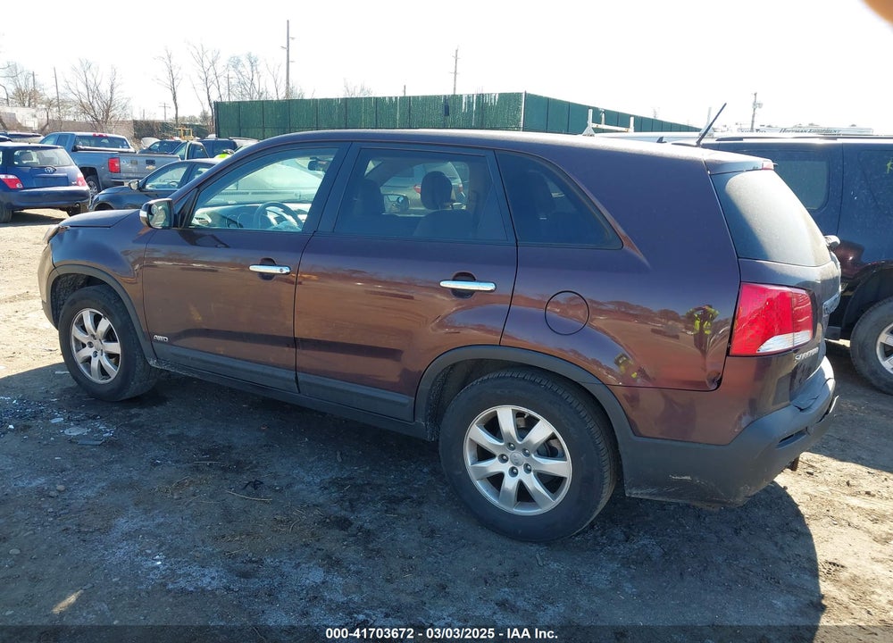 2013 KIA SORENTO LX VIN: 5XYKTCA62DG317475