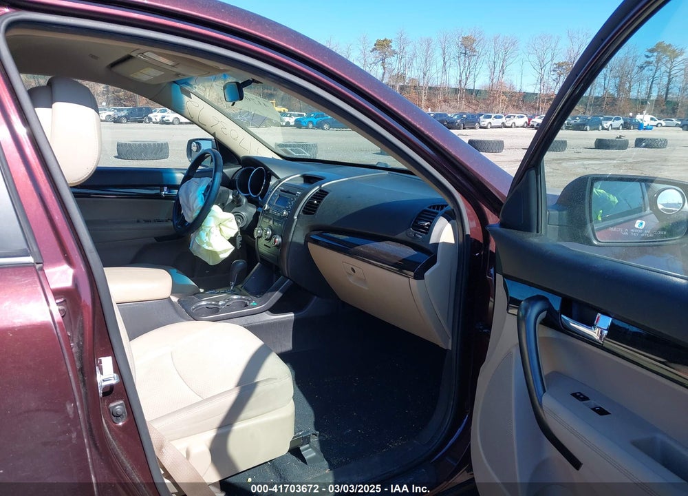 2013 KIA SORENTO LX VIN: 5XYKTCA62DG317475