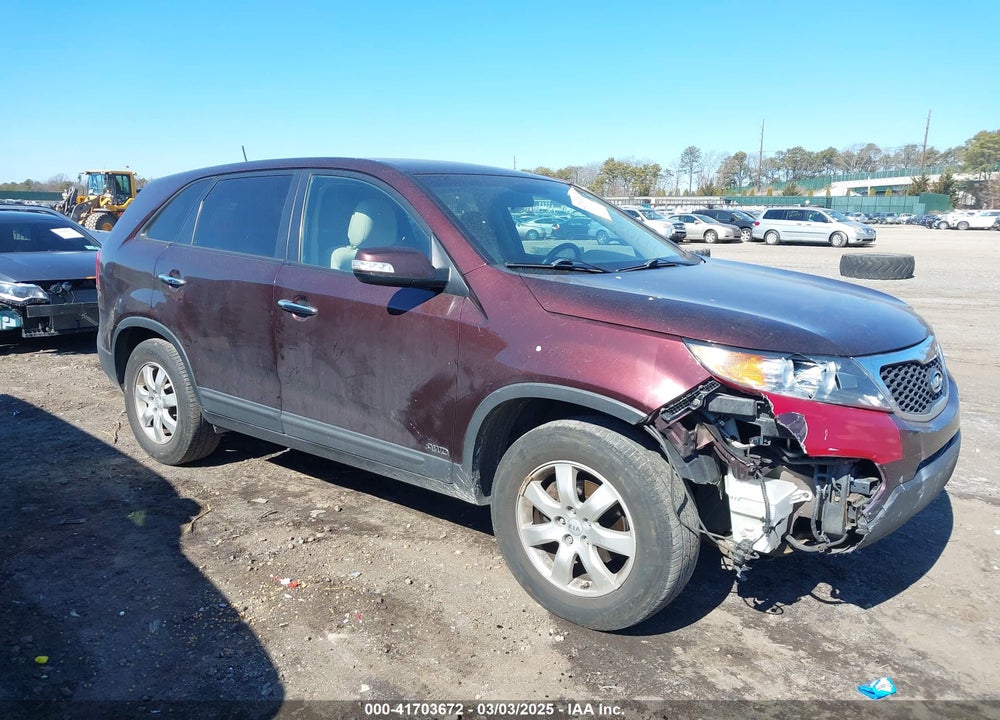 2013 KIA SORENTO LX VIN: 5XYKTCA62DG317475