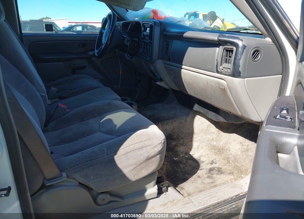 2003 CHEVROLET SUBURBAN 1500 LS VIN: 1GNFK16T93J221808