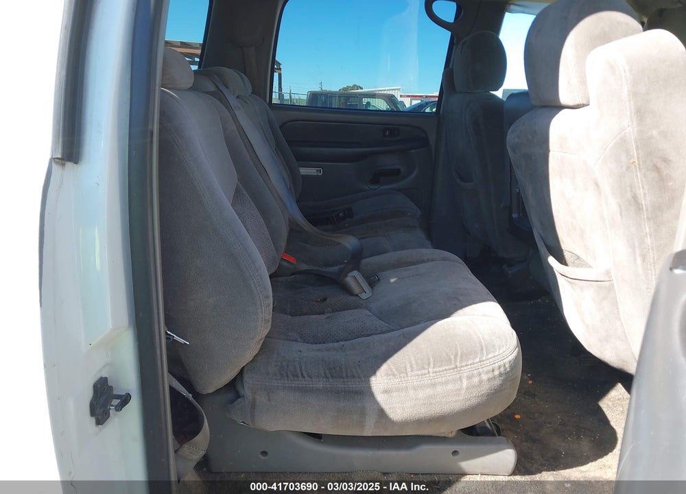 2003 CHEVROLET SUBURBAN 1500 LS VIN: 1GNFK16T93J221808