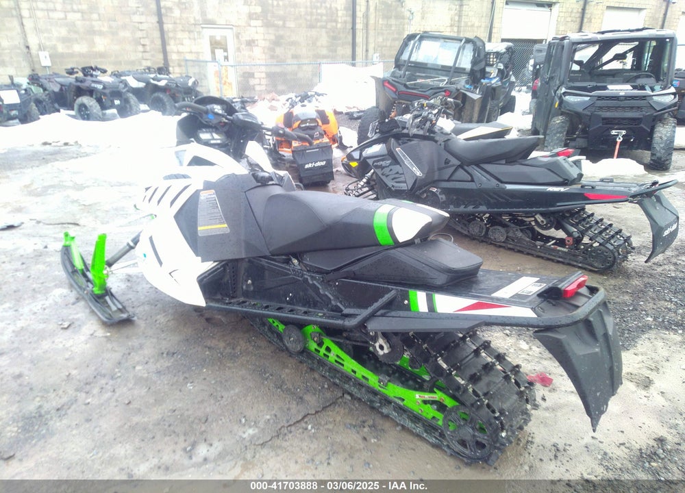 2015 ARCTIC CAT XF 7000 SNO PRO LTD VIN: 4UF15SNW2FT112099
