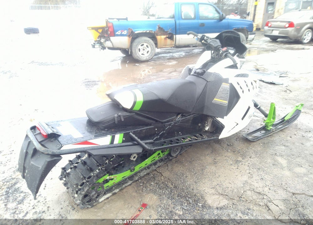 2015 ARCTIC CAT XF 7000 SNO PRO LTD VIN: 4UF15SNW2FT112099