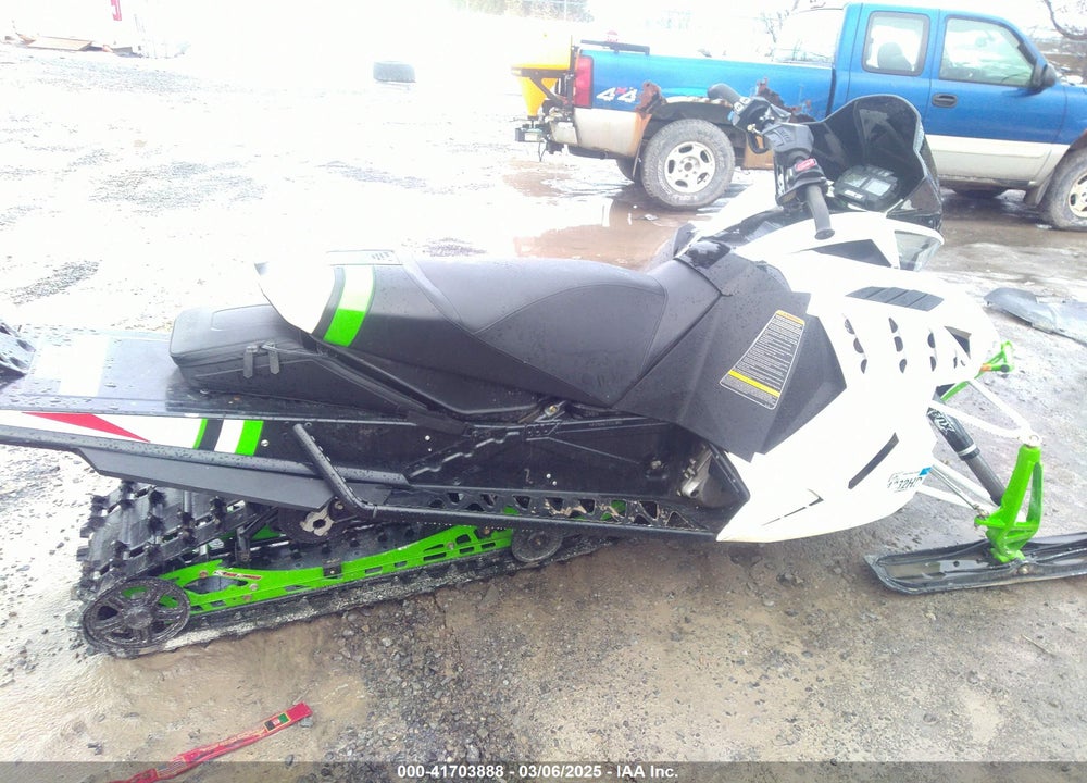 2015 ARCTIC CAT XF 7000 SNO PRO LTD VIN: 4UF15SNW2FT112099