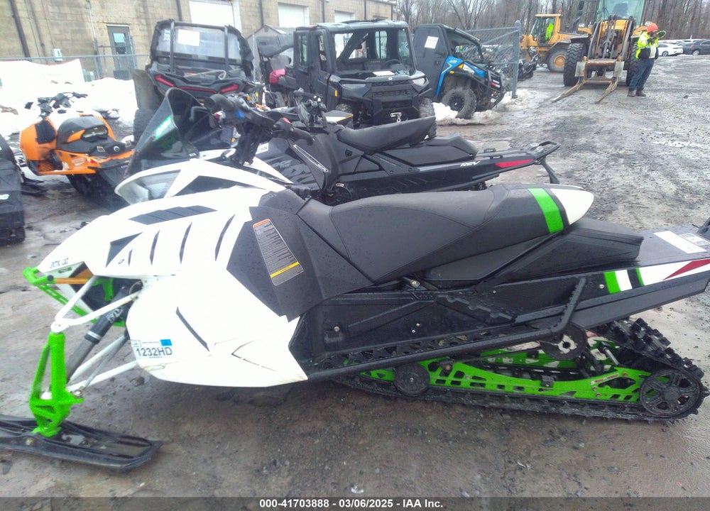 2015 ARCTIC CAT XF 7000 SNO PRO LTD VIN: 4UF15SNW2FT112099