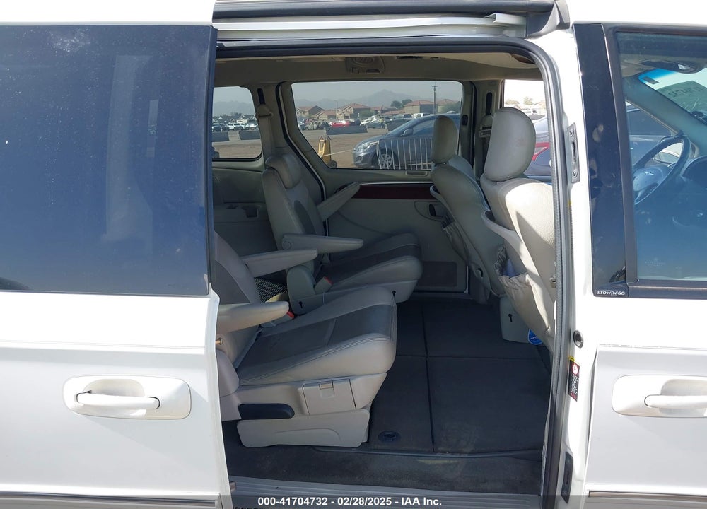 2005 CHRYSLER TOWN & COUNTRY VIN: 2C8GP64L65R474239