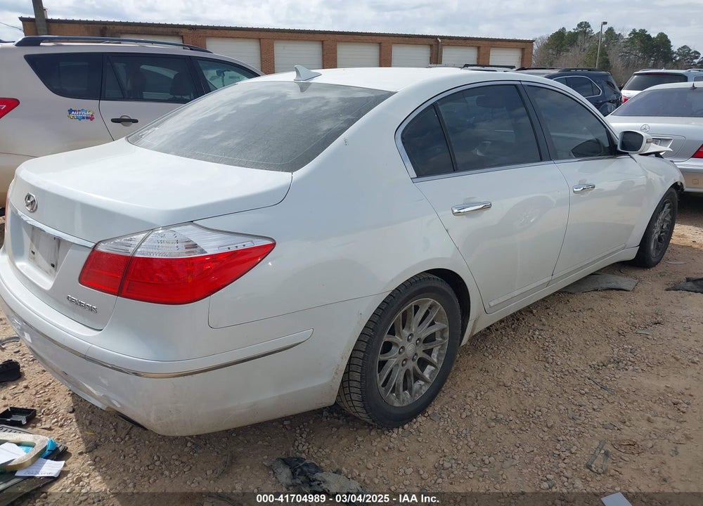 2011 HYUNDAI GENESIS VIN: KMHGC4DE4BU117560