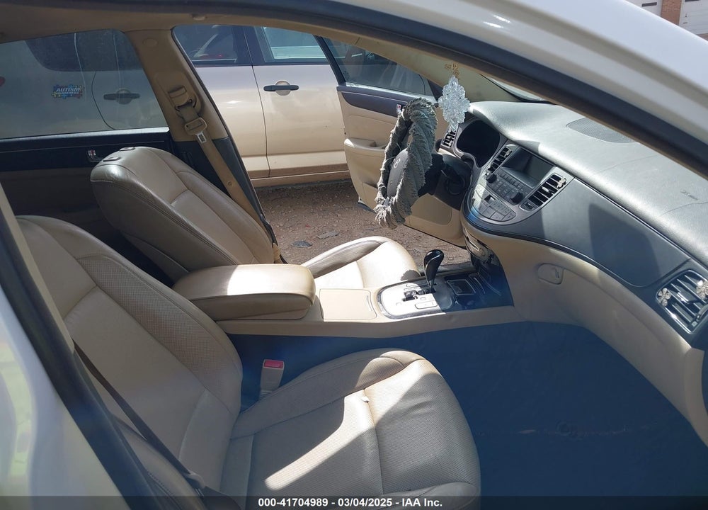 2011 HYUNDAI GENESIS VIN: KMHGC4DE4BU117560