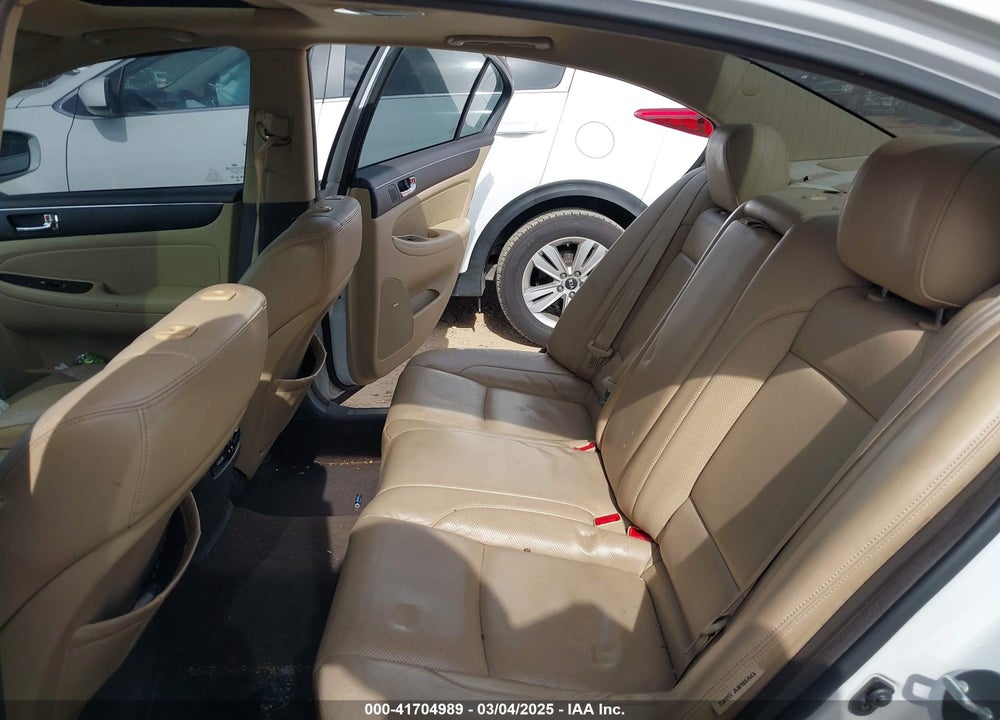 2011 HYUNDAI GENESIS VIN: KMHGC4DE4BU117560
