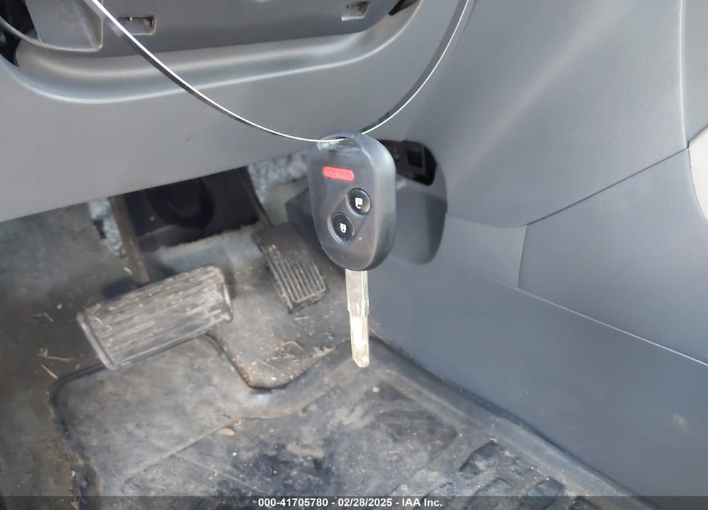2006 HONDA PILOT EX-L VIN: 5FNYF18606B013776