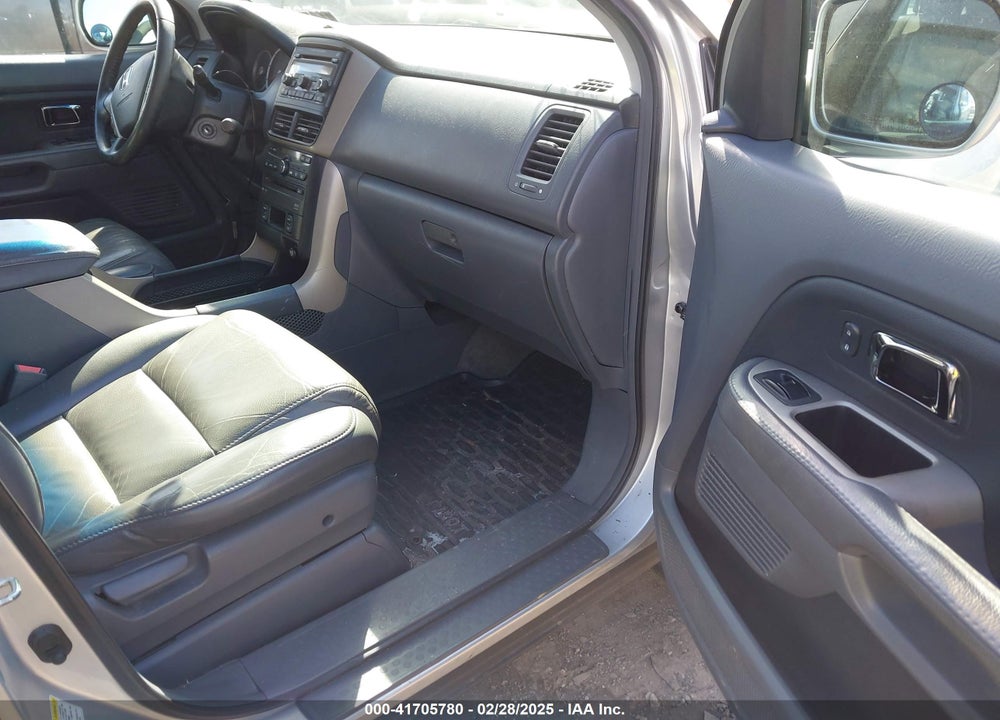 2006 HONDA PILOT EX-L VIN: 5FNYF18606B013776