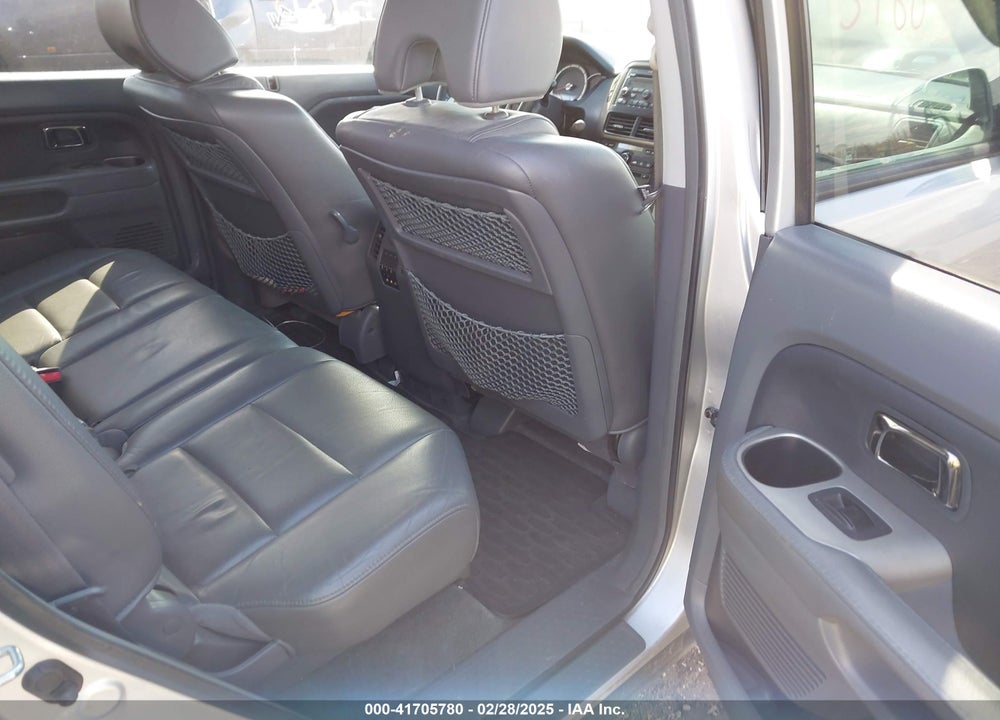 2006 HONDA PILOT EX-L VIN: 5FNYF18606B013776