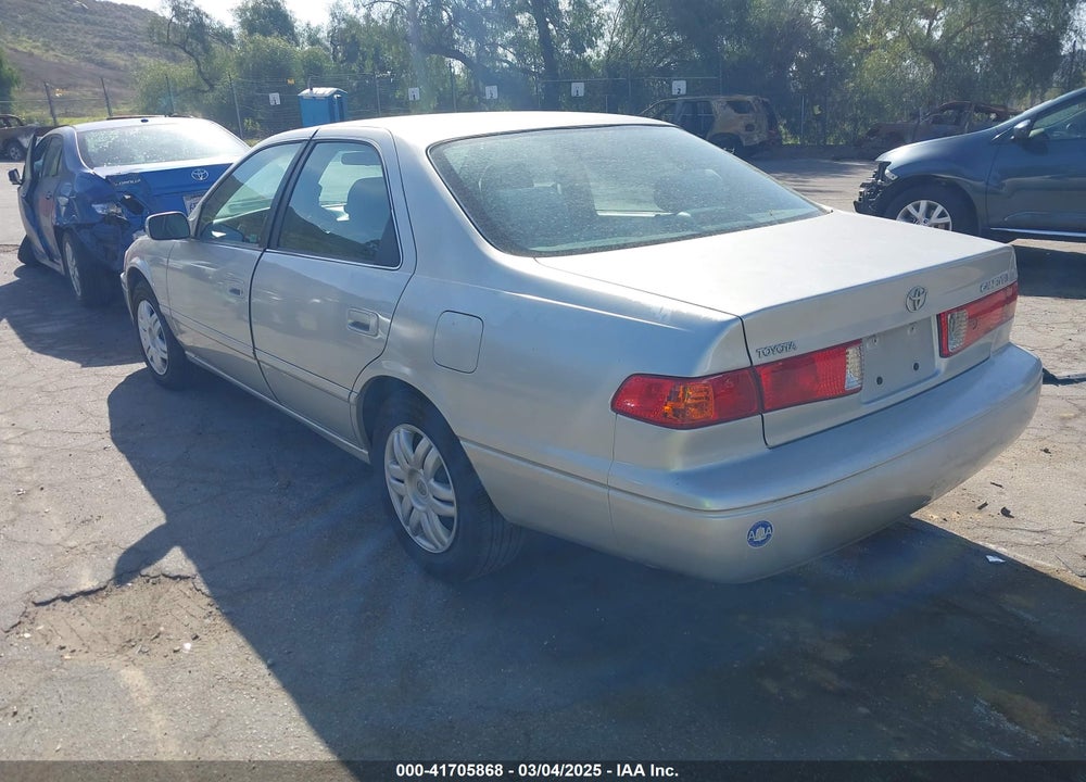 2001 TOYOTA CAMRY LE VIN: 4T1BG22K01U852935