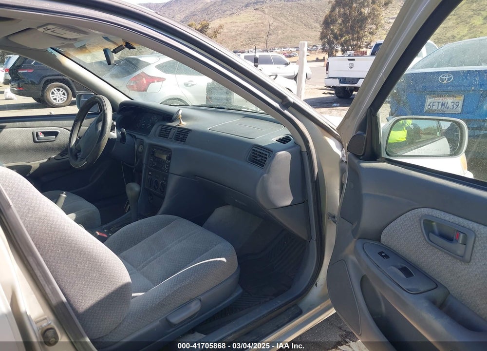 2001 TOYOTA CAMRY LE VIN: 4T1BG22K01U852935