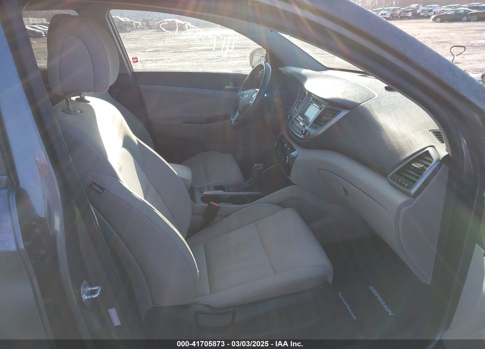 2016 HYUNDAI TUCSON VIN: KM8J33A23GU107572
