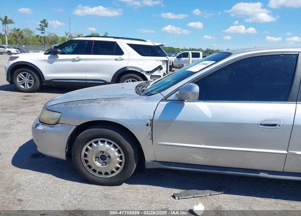 2002 HONDA ACCORD 2.3 LX VIN: 3HGCG56462G703845