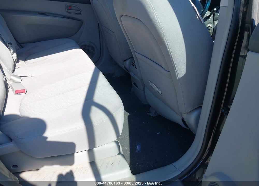 2007 KIA RONDO LX V6 VIN: KNAFG526477112626