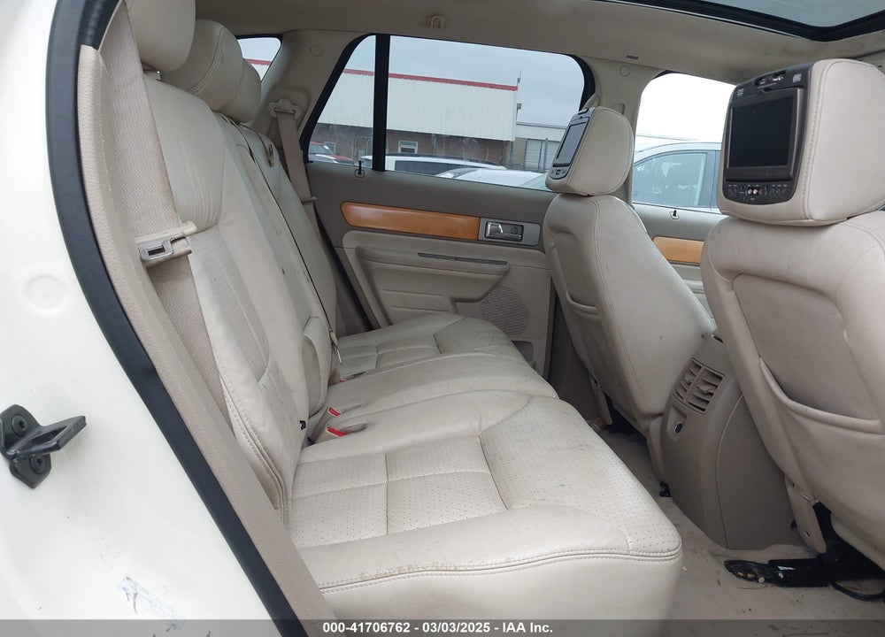 2007 LINCOLN MKX VIN: 2LMDU68C57BJ17122