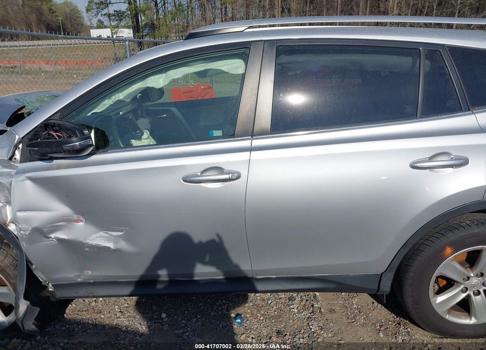 2014 TOYOTA RAV4 XLE VIN: JTMWFREV2EJ021869
