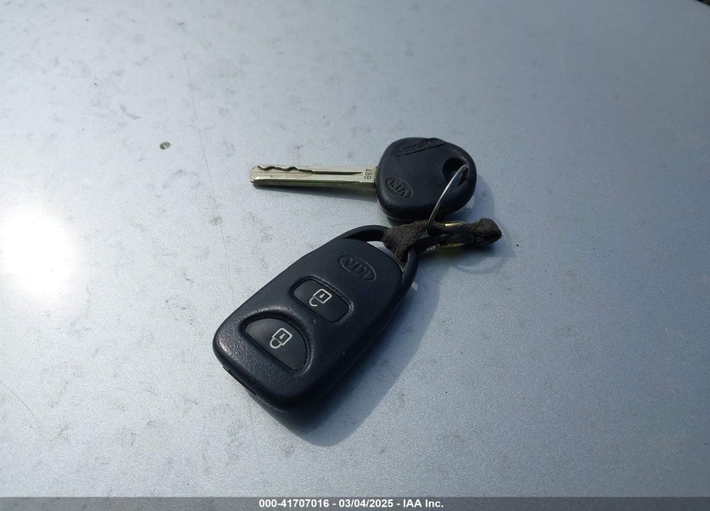 2012 KIA SORENTO LX VIN: 5XYKTCA69CG271965