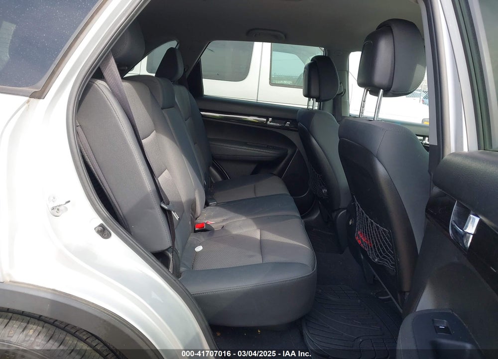 2012 KIA SORENTO LX VIN: 5XYKTCA69CG271965